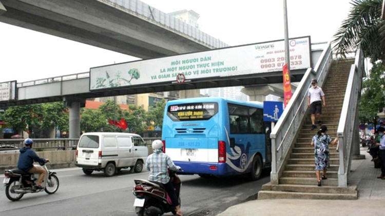 29 cầu vượt cho người đi bộ được đề xuất đầu tư nhằm giúp người dân đi lại an toàn. Ảnh minh hoạ