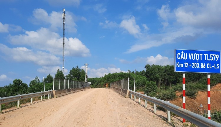 Dự án cao tốc Cam Lộ - Lao Bảo có điểm đầu tại nút giao với đường cao tốc Cam Lộ - La Sơn tại cầu vượt đường tỉnh lộ 579