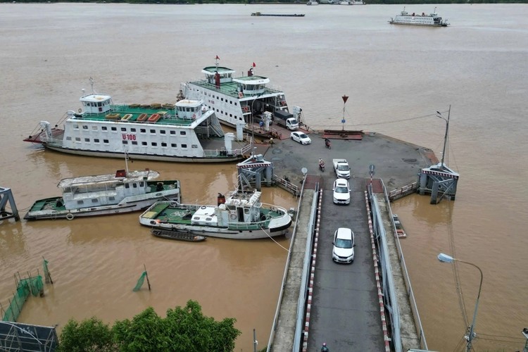 Xây dựng cầu Đình Khao nhằm khắc phục tình trạng ùn tắc giao thông tại tuyến phà Đình Khao, bảo đảm kết nối với hệ thống quốc lộ và cao tốc, rút ngắn thời gian di chuyển.