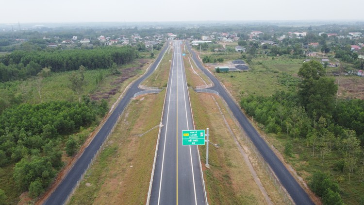 Dự án Đầu tư xây dựng mở rộng đường bộ cao tốc Bắc - Nam phía Đông đoạn Cam Lộ - La Sơn có chiều dài tuyến khoảng 98,35 km