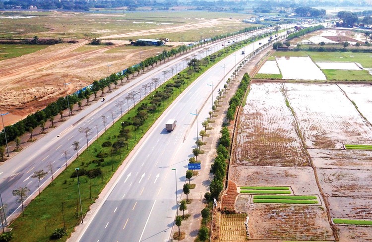 Công ty TNHH Thương mại và Xây dựng Trung Chính đã được chỉ
định thầu thực hiện Dự án BT đường nối Quốc lộ 32C với đường Âu Cơ, TP. Yên Bái.
Ảnh: Nhã Chi