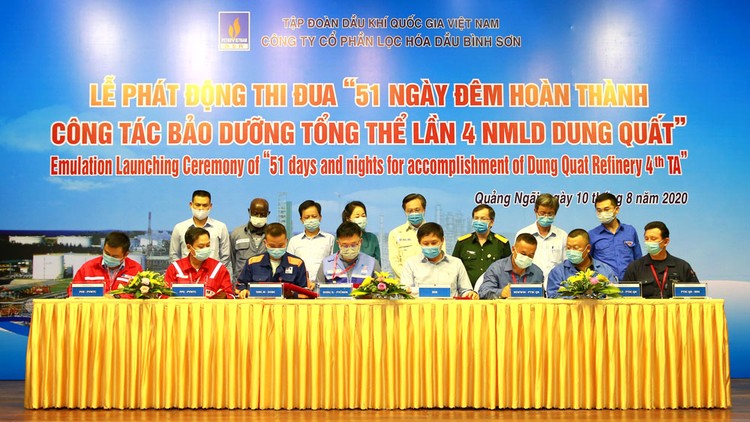 Giám đốc 7 gói thầu và BSR ký giao ước thi đua 51 ngày đêm
hoàn thành bảo dưỡng tổng thể lần 4 Nhà máy Lọc dầu Dung Quất