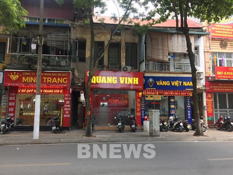 Giá vàng SJC giao dịch dưới ngưỡng 57 triệu đồng/lượng. Ảnh: Đỗ Huyền/BNEWS/TTXVN