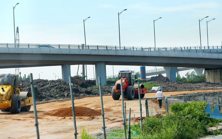 Việc phân bổ vốn đầu tư công phải bảo đảm tập trung, không phân tán, không dàn trải, đồng bộ, chất lượng, tiết kiệm, hiệu quả và phù hợp với khả năng cân đối nguồn lực. Ảnh: Lê Tiên