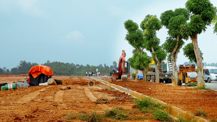 Nhiều chủ đầu tư phải buộc phải chấm dứt hợp đồng với nhà thầu vi phạm tiến độ so với hợp đồng, không còn khả năng thi công, hoàn thành hợp đồng. Ảnh: Lê Đặng