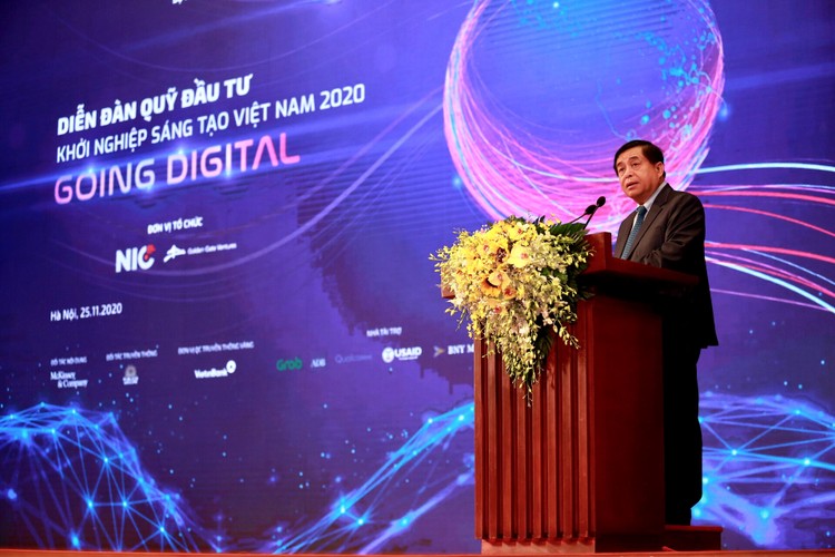 Bộ trưởng Bộ Kế hoạch và Đầu tư Nguyễn Chí Dũng phát biểu tại Diễn đàn VVS2020 sáng ngày 25/11. Ảnh: Lê Tiên