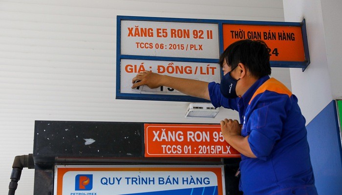 Giá xăng tăng mạnh từ chiều nay