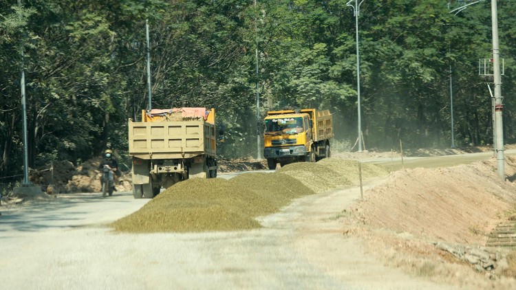 Gói thầu Xây lắp tuyến An Phước đi Nam Thành (trục chính thôn Cẩm Toại Tây) do Ban Quản lý dự án đầu tư xây dựng huyện Hòa Vang, thành phố Đà Nẵng mời thầu. Ảnh: Nhã Chi