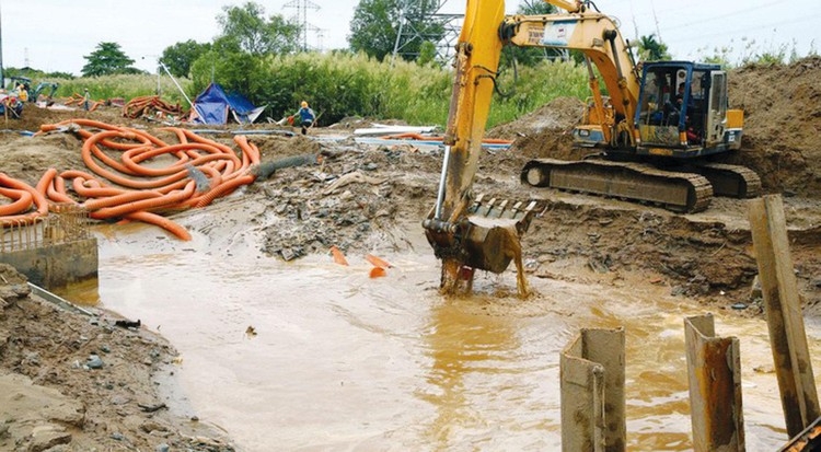 Hồ sơ mời thầu yêu cầu nhà thầu phải có tính toán để lập biểu đồ tiến độ thi công, nhưng hồ sơ dự thầu đã nộp trước thời điểm đóng thầu không có phần tính toán này nên nhà thầu bị đánh giá không đạt. Ảnh: Tiên Giang