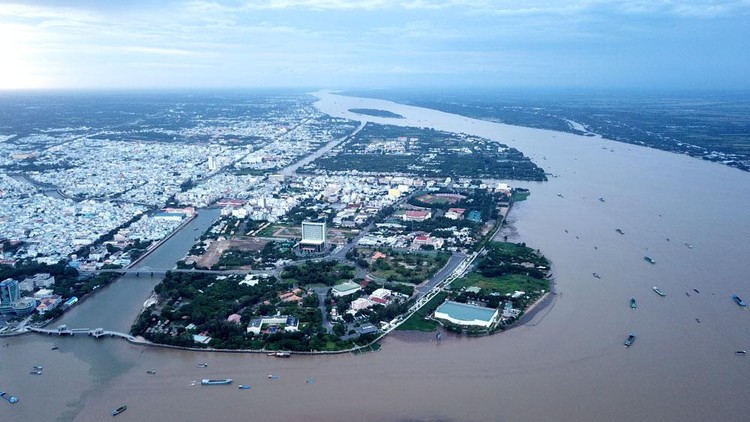 Gói thầu Thi công xây lắp kè chống sạt lở khu vực chợ Mỹ Khánh (huyện Phong Điền, TP. Cần Thơ) có giá 150,714 tỷ đồng. Ảnh: Tâm An