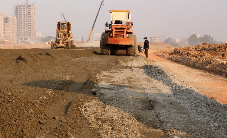 Nội dung chính của gói thầu bị phản ánh bao gồm các hạng mục: san nền; đường giao thông; vỉa hè, lốc vỉa; hố trồng cây; hệ thống cấp nước… Ảnh: Tiên Giang