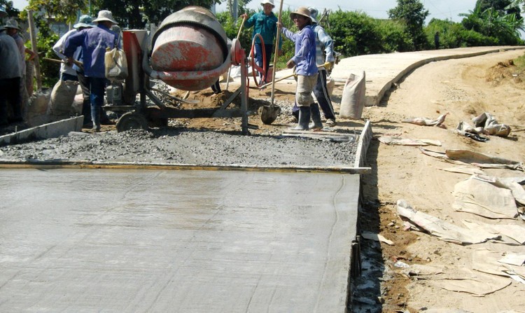 Hồ sơ mời thầu yêu cầu nhà thầu phải có hợp đồng nguyên tắc cung ứng nguyên, vật liệu ký với đơn vị cung cấp tại địa phương nơi có công trình. Ảnh minh họa: Hà Vy