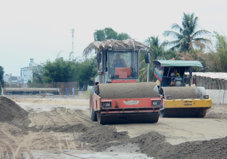 Gói thầu Thi công xây dựng thuộc Dự án Xây dựng hoàn trả, vuốt nối hệ thống đường giao thông và hệ thống thoát nước giải phóng mặt bằng thực hiện Dự án thành phần Đầu tư xây dựng đường bộ cao tốc đoạn Mai Sơn - Quốc lộ 45 có giá gói thầu là 30,229 tỷ đồng. Ảnh chỉ mang tính minh họa: Internet