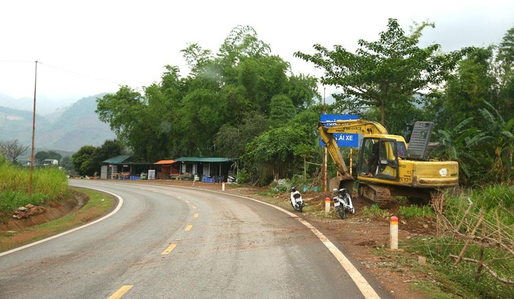 Gói thầu Thi công xây lắp thuộc Dự án Đường từ Tỉnh lộ 106 - điểm tái định cư Pú Nhuổng, xã Mường Bú, huyện Mường La (tỉnh Sơn La) có dự toán 35,028 tỷ đồng. Ảnh minh họa: Nhã Chi