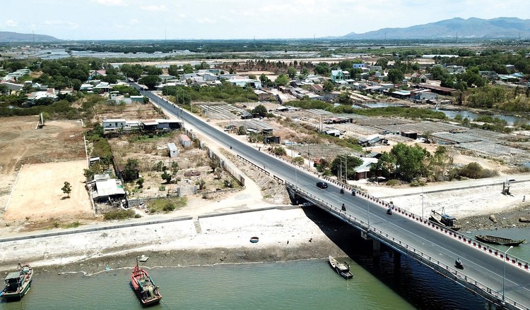 Từ đầu năm 2021 đến nay, Công ty CP Công trình giao thông tỉnh Bà Rịa - Vũng Tàu trúng 4 gói thầu đường giao thông tại Bà Rịa - Vũng Tàu. Ảnh minh họa: Lê Tiên