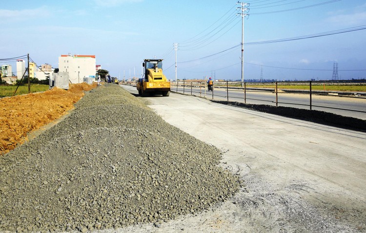 Tháo gỡ điểm nghẽn trong giải ngân đầu tư công, vướng mắc trong huy động nguồn lực đất đai sẽ tạo thêm động lực, góp phần hỗ trợ phục hồi kinh tế. Ảnh: Lê Tiên