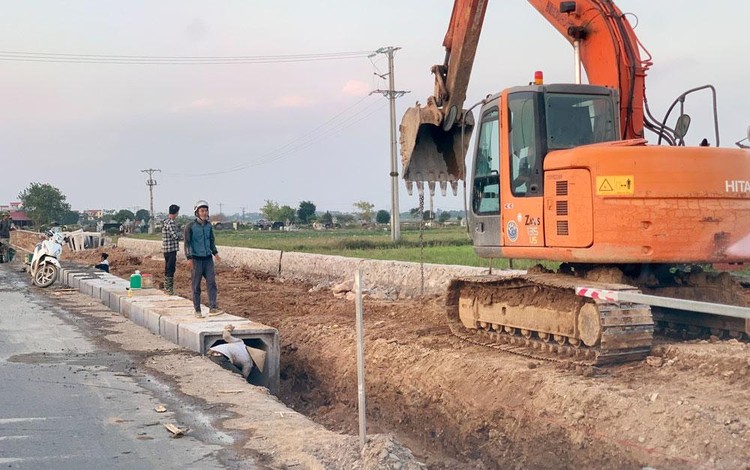 Hồ sơ mời thầu yêu cầu chỉ huy trưởng công trường phải có hợp đồng lao động không xác định thời hạn còn hiệu lực với nhà thầu có thể gây hạn chế cạnh tranh. Ảnh minh họa: Nhã Chi