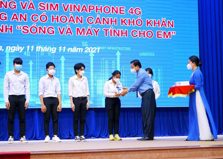 VNPT đang triển khai hỗ trợ 37.000 máy tính bảng trong Chương trình “Sóng và máy tính cho em”