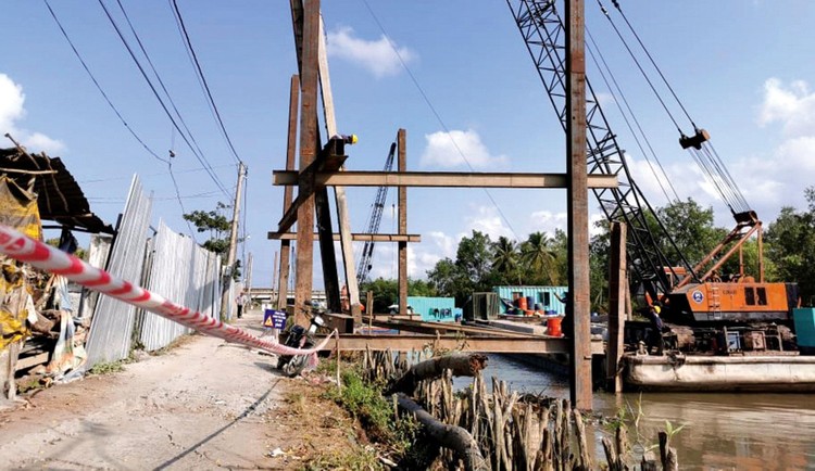 Dự án Kè chống sạt lở, chống xâm nhập mặn, ứng phó biến đổi khí hậu khu vực rạch Cái Sơn có tổng mức đầu tư 315 tỷ đồng, dự kiến hoàn thành vào tháng 12/2020. Ảnh minh họa: Công Thành