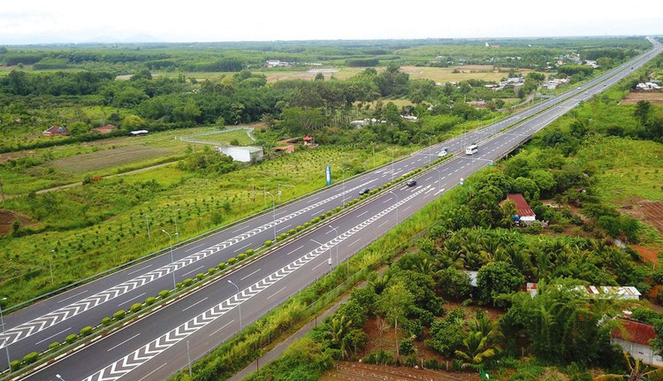 Mô hình nhà nước làm đường cao tốc, sau đó nhượng quyền vận hành cho nhà đầu tư tư nhân, thường được sử dụng tại nhiều nước, mang lại hiệu quả cao. Ảnh: Lê Tiên