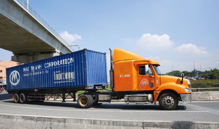 Năm 2021, chi phí logistics chiếm khoảng 16,8% giá trị hàng hóa Việt Nam, cao hơn nhiều so với các nước khác. Ảnh: Lê Tiên