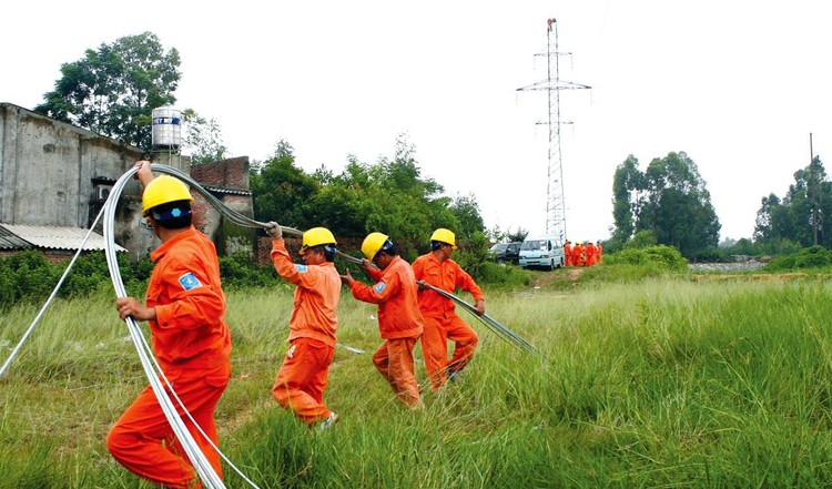 HSMT yêu cầu hợp đồng tương tự là gói thầu thuộc dự án hoặc công trình xây dựng thuộc các tỉnh miền Trung sẽ gây hạn chế cạnh tranh. Ảnh: Tường Lâm