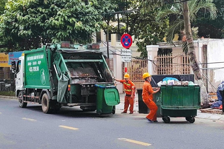 Công ty CP Môi trường đô thị Đà Nẵng trúng 5 trong số 6 gói thầu dịch vụ vệ sinh công cộng trên địa bàn giai đoạn 2022 - 2024 tại Đà Nẵng. Ảnh: Hà Minh