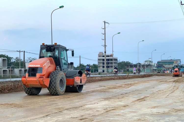 Chính phủ trình bổ sung kế hoạch đầu tư công trung hạn vốn nước ngoài giai đoạn 2021 - 2025 cho các bộ, cơ quan trung ương và địa phương với tổng số vốn 4.104,674 tỷ đồng. Ảnh: Lê Tiên