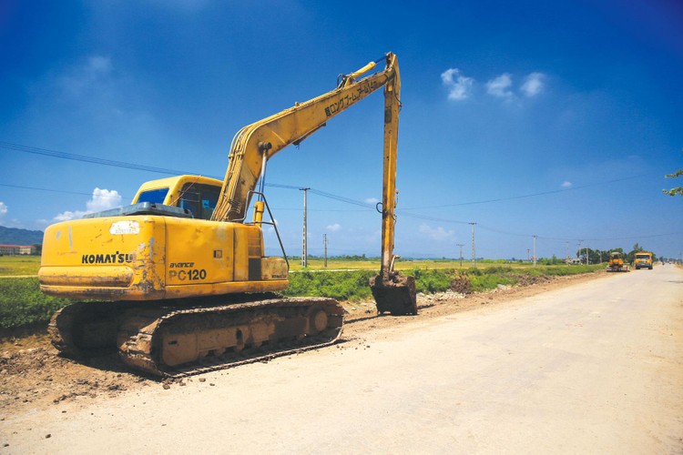 Liên danh Công ty TNHH Xây dựng Thành Hương - Công ty TNHH Xây dựng tổng hợp Minh Thảo trúng Gói thầu Toàn bộ khối lượng xây dựng tuyến Bình Chương - Hoài Mỹ ở thị xã Hoài Nhơn (Bình Định) với giá 145,779 tỷ đồng. Ảnh minh họa: Lê Thắng