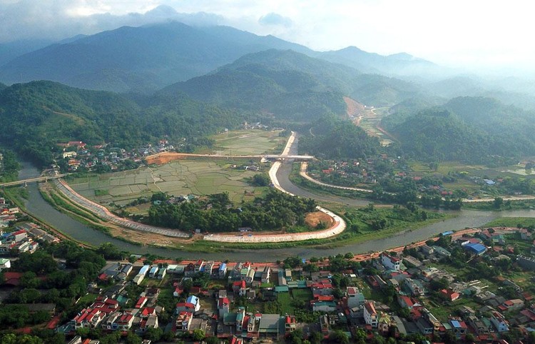 Ngoài việc công bố Chương trình hành động của Chính phủ thực hiện Nghị quyết số 11-NQ/TW, Hội nghị còn có mục đích xúc tiến đầu tư vào vùng trung du và miền núi phía Bắc. Ảnh: Lê Tiên