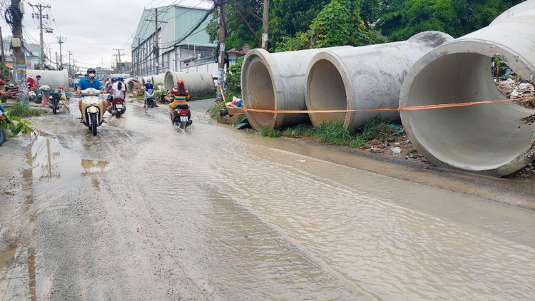 Thi công Dự án Nâng cấp đường Lê Văn Chí, TP. Thủ Đức, TP.HCM. Ảnh: Ngọc Tuấn