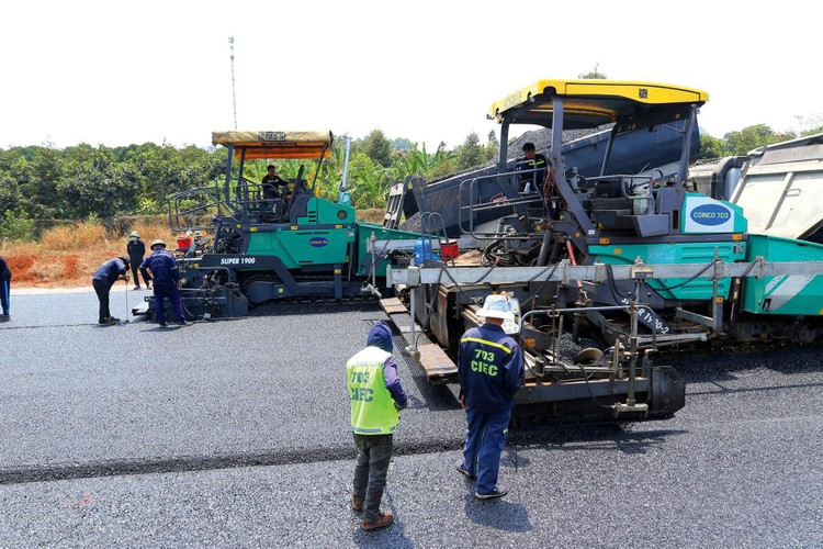 Công ty CP Đầu tư và Xây dựng 703 góp mặt tại nhiều gói thầu giao thông quy mô lớn trải dài từ Bắc tới Nam với tư cách thành viên liên danh. Ảnh: Coinco 703