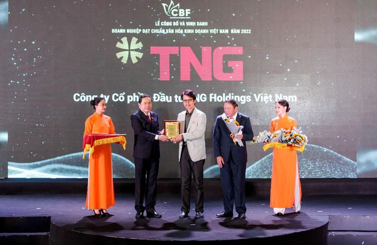 TNG Holdings Vietnam được vinh danh “Doanh nghiệp đạt chuẩn văn hóa Việt Nam” năm 2022