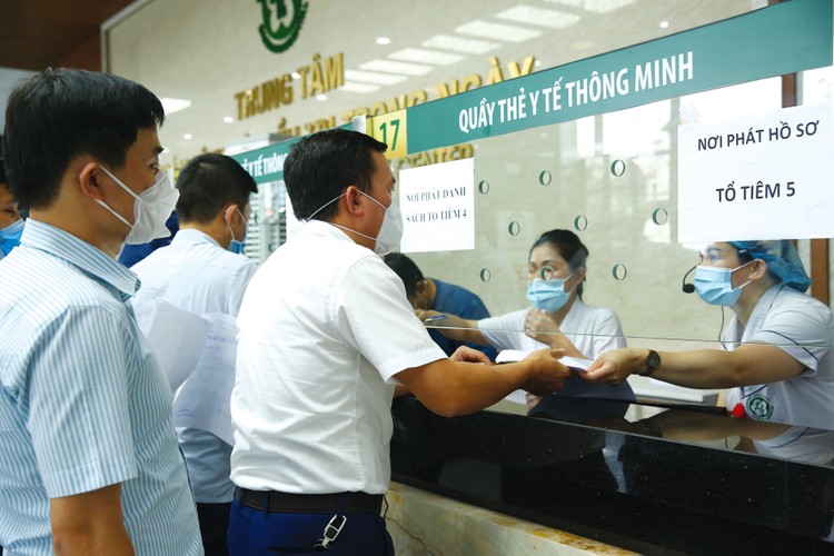 Trong thời gian tới, Bộ Y tế sẽ đẩy mạnh việc đưa thủ tục hành chính của ngành y tế thực hiện trực tuyến. Ảnh minh họa: Tiên Giang