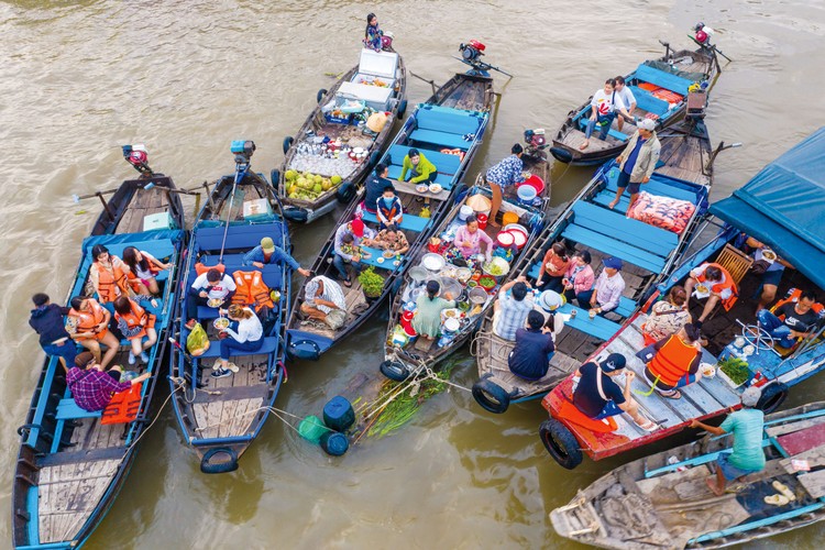 Đến với sản phẩm du lịch sông nước Cần Thơ, du khách có cơ hội khám phá những giá trị tiêu biểu nhất của vùng Đồng bằng sông Cửu Long nói chung và TP. Cần Thơ nói riêng. Ảnh: Trần Minh Lương