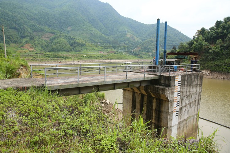 Hai gói thầu xây lắp thuộc Dự án Sửa chữa, nâng cao an toàn đập tỉnh Yên Bái đã hoàn thành nhưng gần đây mới được công bố kết quả lựa chọn nhà thầu. Ảnh minh họa: Nhã Chi