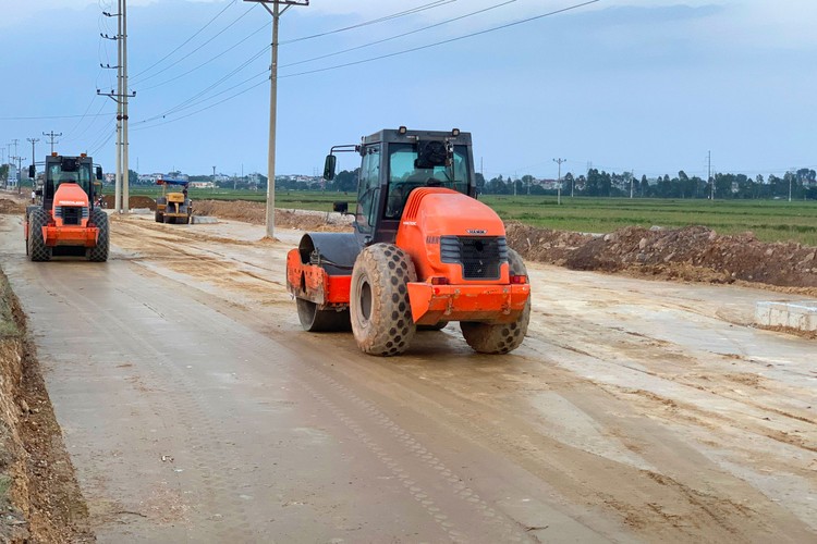 Tỷ lệ giải ngân đầu tư công của các bộ, địa phương phân hóa mạnh bộc lộ yếu tố thực thi ảnh hưởng tới hiệu quả giải ngân. Ảnh: Lê Tiên