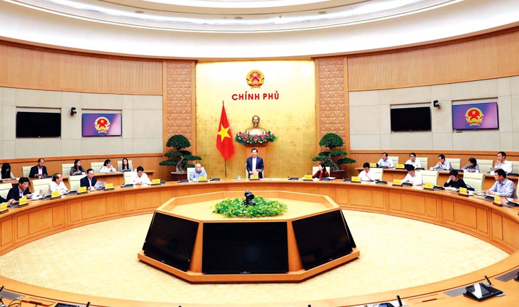 Phó Thủ tướng Lê Minh Khái chủ trì cuộc họp với 17 bộ, ngành, cơ quan trung ương về giải ngân vốn đầu tư công. Ảnh: Quang Khánh