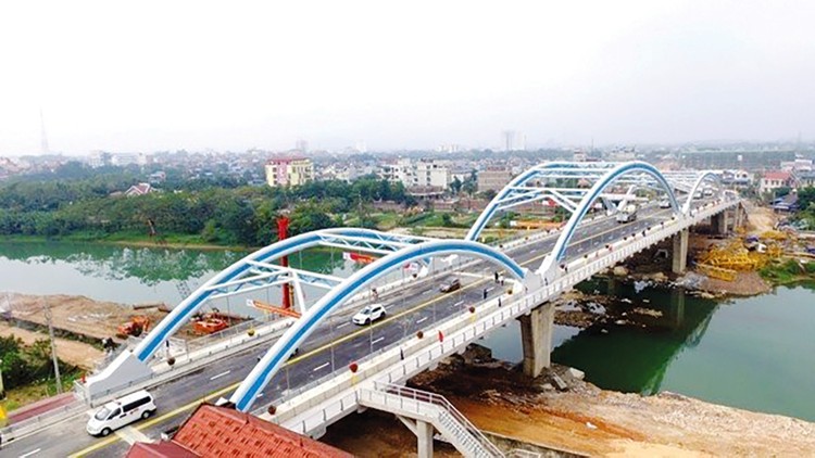 Cầu Bến Tượng bắc qua sông Cầu thuộc địa phận thành phố Thái Nguyên với tổng vốn đầu tư 436 tỷ đồng