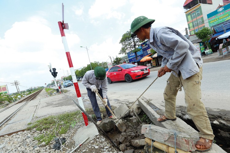 Công ty CP Đầu tư và Xây dựng công trình 3 đang thực hiện nhiều gói thầu cải tạo, nâng cấp tuyến đường sắt Hà Nội - TP.HCM. Ảnh minh họa: Tường Lâm