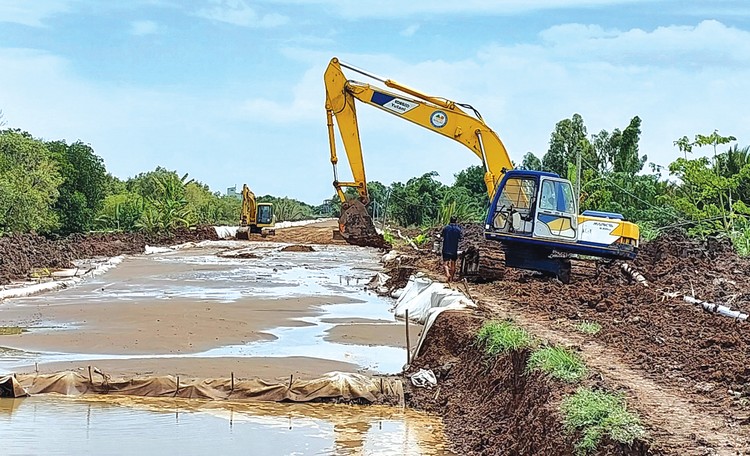 Công trình đường bộ ven biển từ Hòn Đất đi Kiên Lương, tỉnh Kiên Giang. Ảnh: Tuấn Ngọc