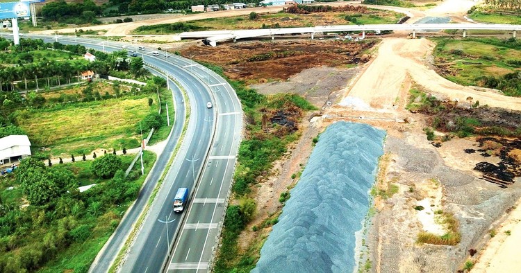 Các dự án giao thông đang bị chậm chủ yếu là do nguồn vật liệu đắp chưa đáp ứng yêu cầu. Ảnh chỉ mang tính minh họa