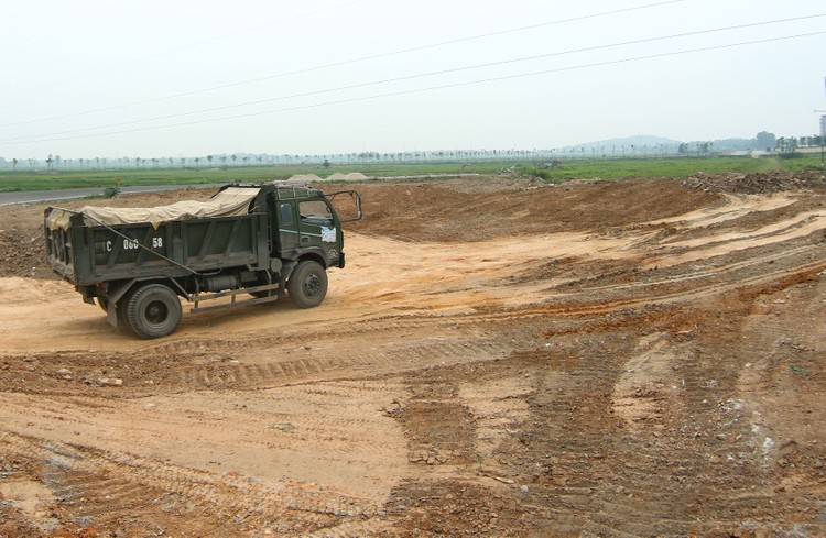 Có hồ sơ mời thầu yêu cầu nhà thầu mô tả vị trí và hình ảnh bãi đổ thải tạm công trình