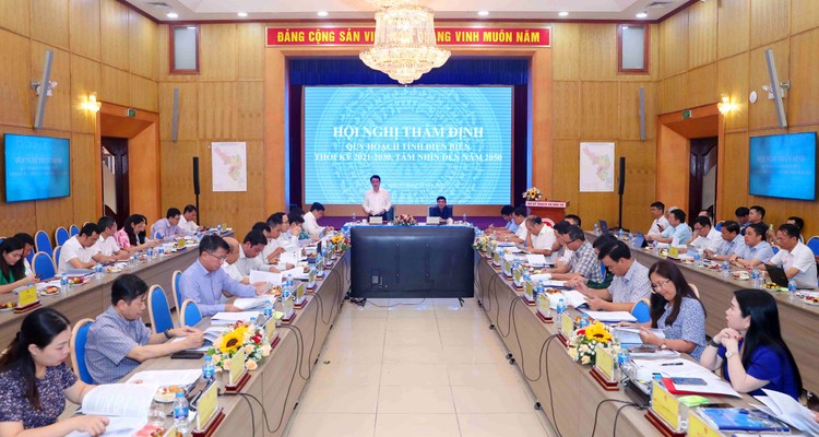 Toàn cảnh phiên họp thẩm định Quy hoạch tỉnh Điện Biên thời kỳ 2021 - 2030, tầm nhìn đến năm 2050. Ảnh: Trương Gia