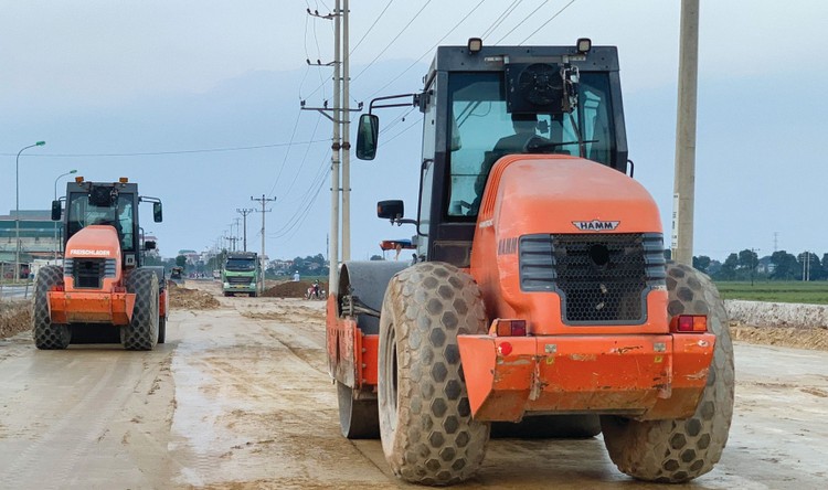 Hiện tượng kê khai không trung thực để dự thầu liên quan đến nhân sự, thiết bị, máy móc thời gian gần đây diễn ra phức tạp và tinh vi. Ảnh minh họa: Nhã Chi