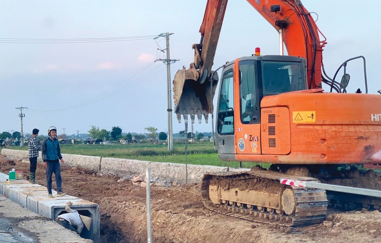 Một số gói thầu giao thông có quy mô nhỏ, nhưng hồ sơ mời thầu quy định tiêu chuẩn đánh giá về thiết bị không khác gì các gói thầu giao thông trọng điểm cấp quốc gia. Ảnh minh họa: Lê Tiên