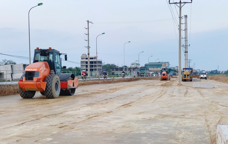 Dự án Tăng cường kết nối giao thông khu vực Tây Nguyên đi qua 2 tỉnh Bình Định và Gia Lai có tổng chiều dài 143,6 km, tổng mức đầu tư 3.654,4 tỷ đồng. Ảnh minh họa: Nhã Chi