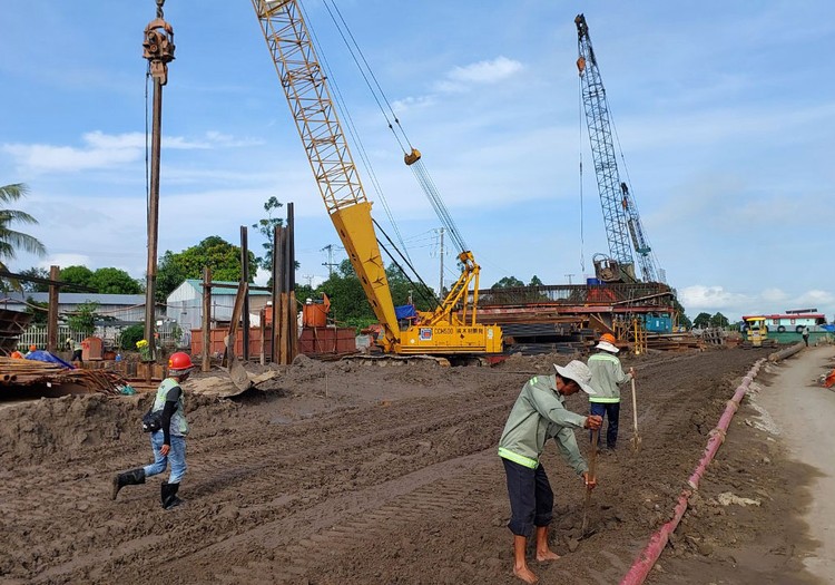 Dự án thành phần 1 cao tốc Cao Lãnh - An Hữu đang bị hụt tiến độ ở phần thi công đường. Ảnh: Như Nguyệt