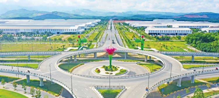 Khu công nghiệp THACO Chu Lai phát triển mạnh mẽ thời gian qua nhờ kết nối hạ tầng đồng bộ, đóng góp lớn vào ngân sách tỉnh Quảng Nam