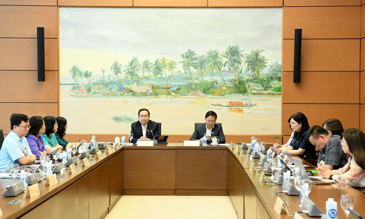 Chủ tịch Quốc hội Trần Thanh Mẫn phát biểu tại phiên thảo luận, đánh giá về bức tranh kinh tế - xã hội năm 2023 và 4 tháng đầu năm 2024. Ảnh: Vũ Lâm Hiển